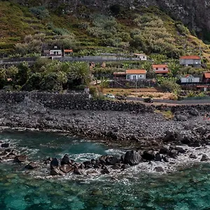 a-hideaway-by-the-sea-casa-da-rocha-de-baixo.madeira-islandshotels.com/